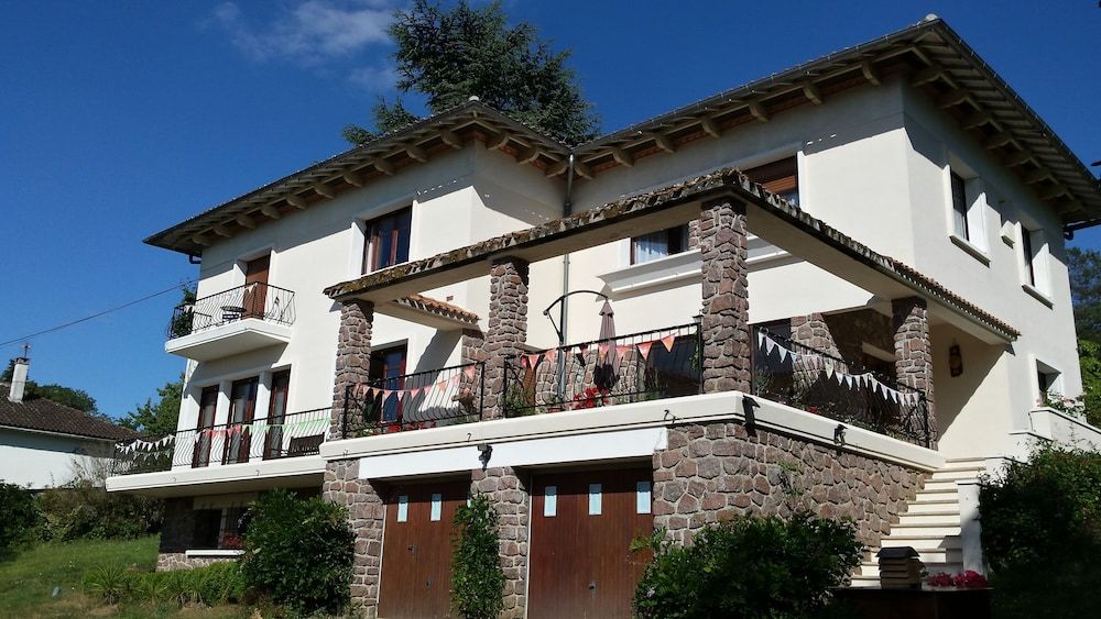 13 Bees -1 étoiles à Confolens