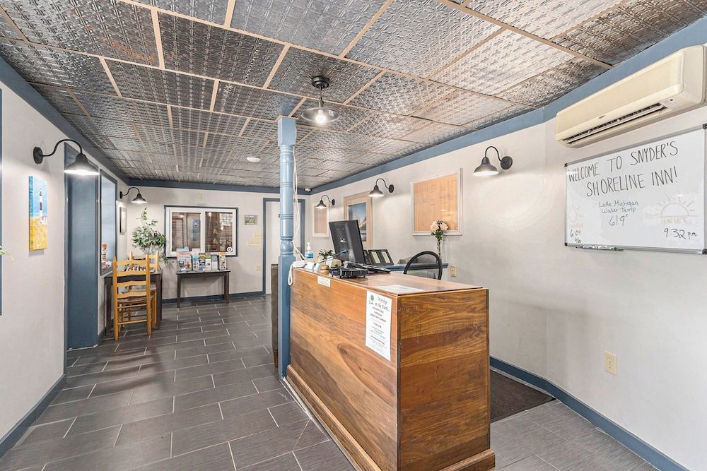 Snyder's Shoreline Inn 3