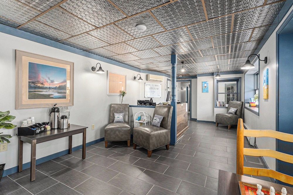 Snyder's Shoreline Inn 2