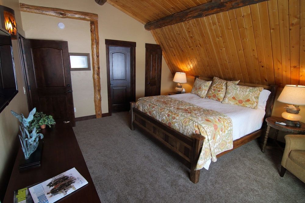 Fin and Feather Inn 3