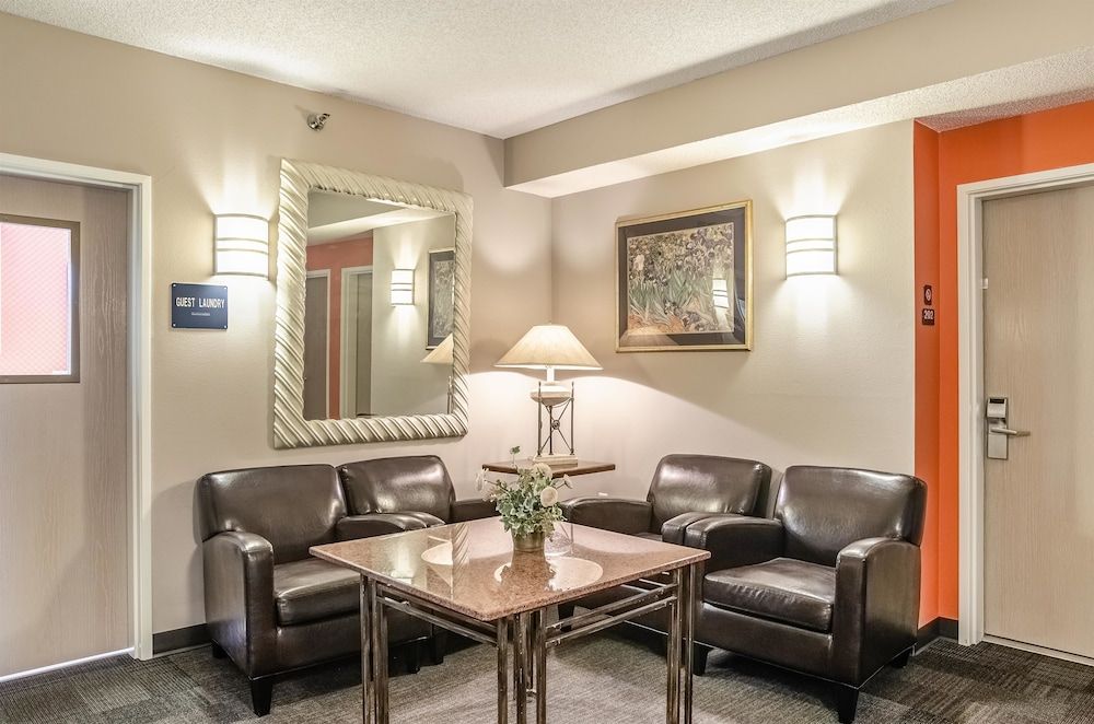 Super 8 by Wyndham Sidney NE 2