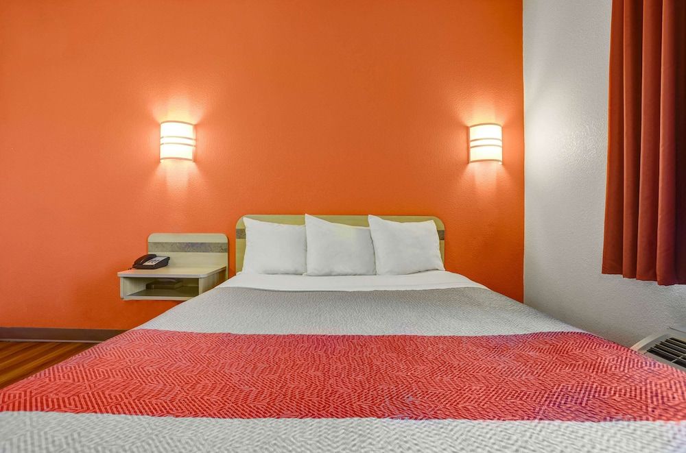 Howard Johnson by Wyndham Lemoore 3