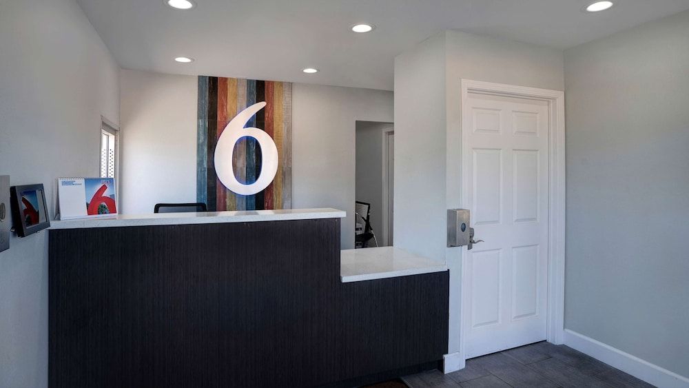 Motel 6 Arcata, CA - Cal Poly Humboldt 2