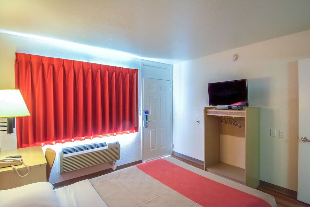 Motel 6 Arcata, CA - Cal Poly Humboldt 3