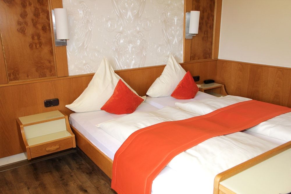 Hotel Gassbachtal & Nibelungen CafÔøΩ 2