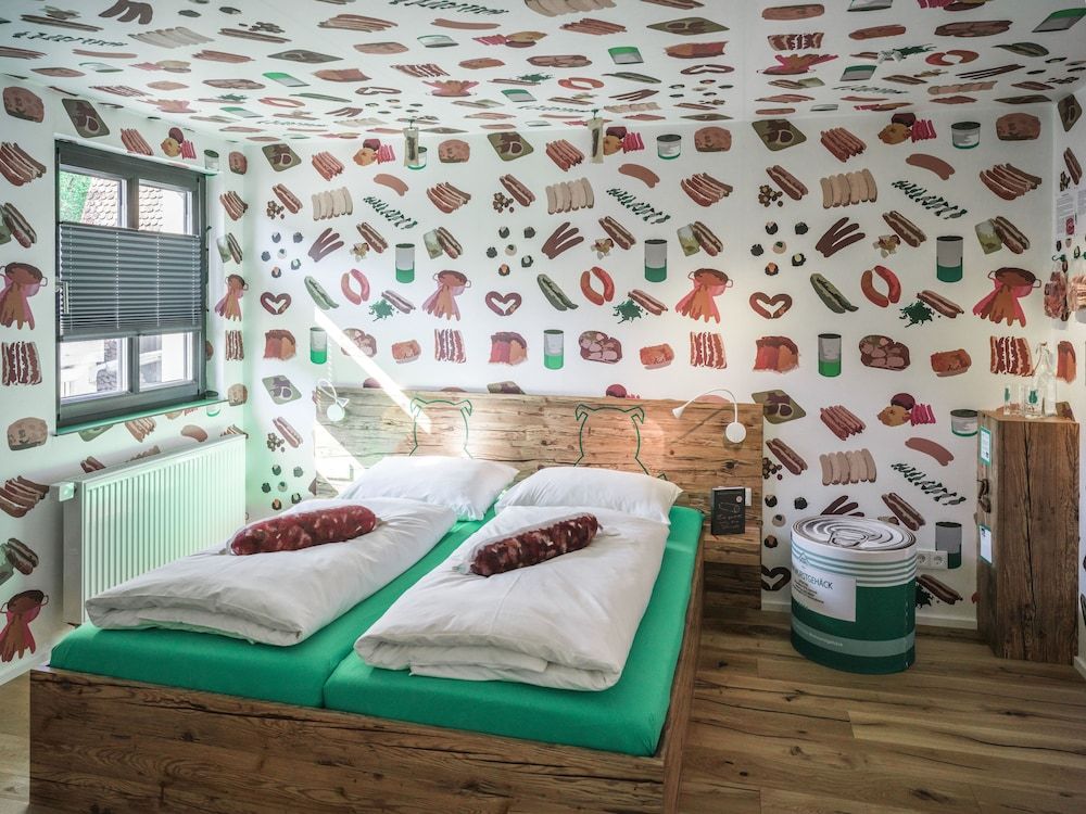 BRATWURSThotel 2