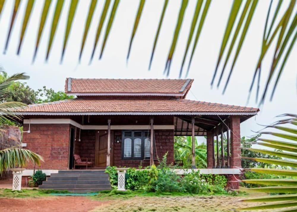 Beachfront Villas -1 estrelas em Ganpatipule