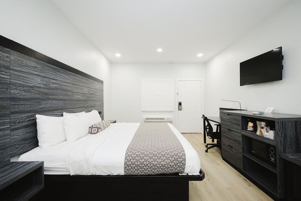 Sapphire Inn and Suites 2