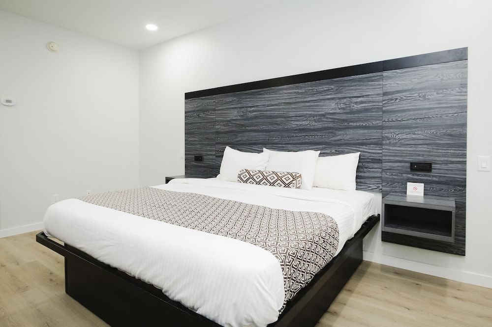 Sapphire Inn and Suites 3