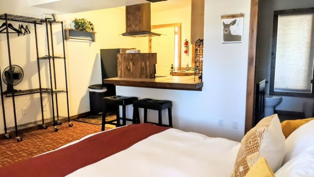 The Green Mountain Falls Lodge 3