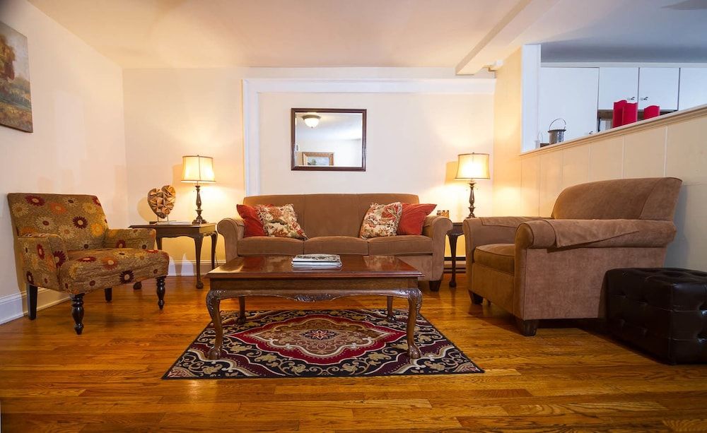Inn at Lincoln Square 3