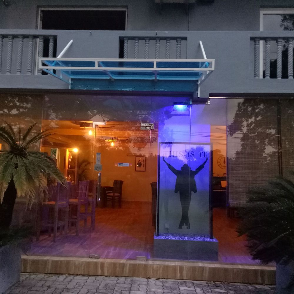 This Is It Airport Hotel And Restaurant -1 estrellas en Negombo