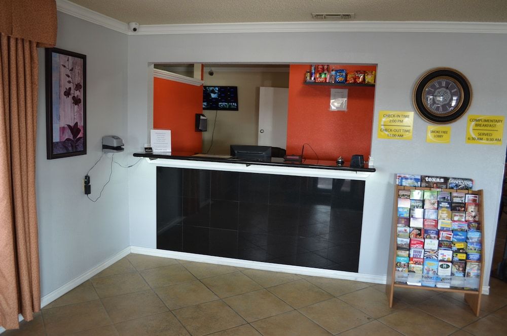 Hill Country Inn & Suites 2