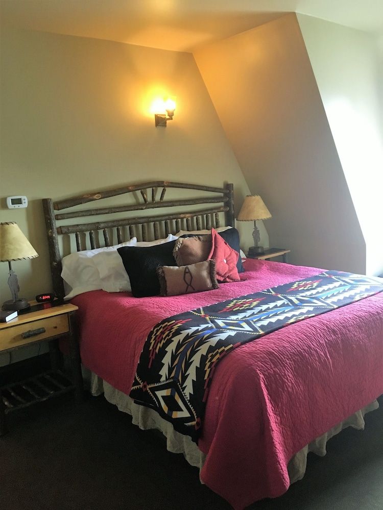 Sheridan Inn, B/W Signature Collection 3