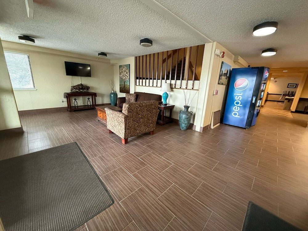 Richland Inn & Suites 3