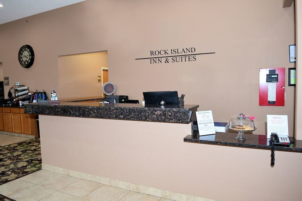 Rock Island Inn & Suites 3