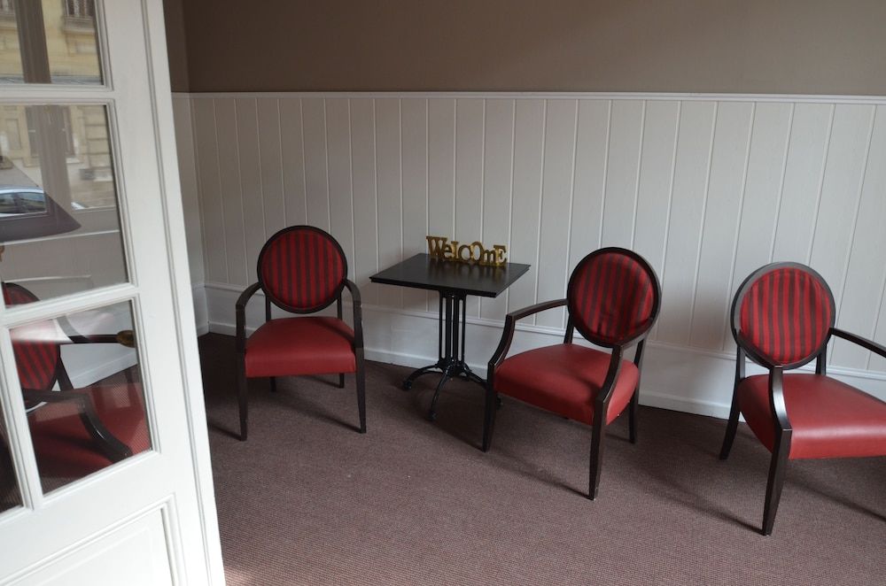 L'Empereur, sa Femme et le petit Prince 2