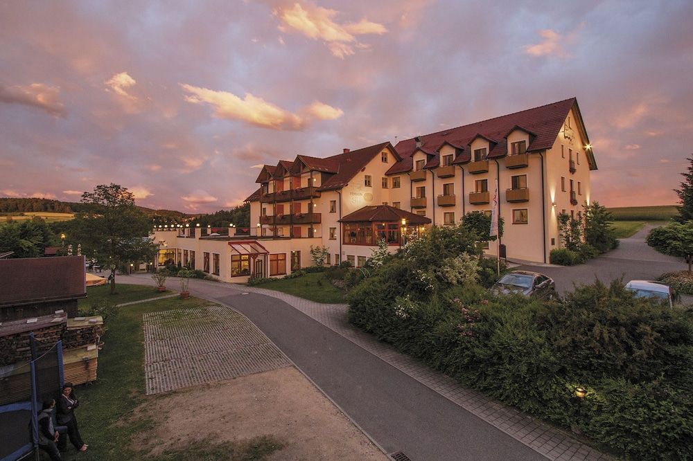 Panorama-Hotel Am See 3 estrelas em Neunburg vorm Wald