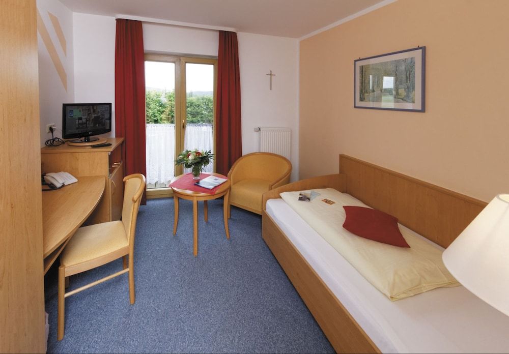 Panorama-Hotel Am See 3