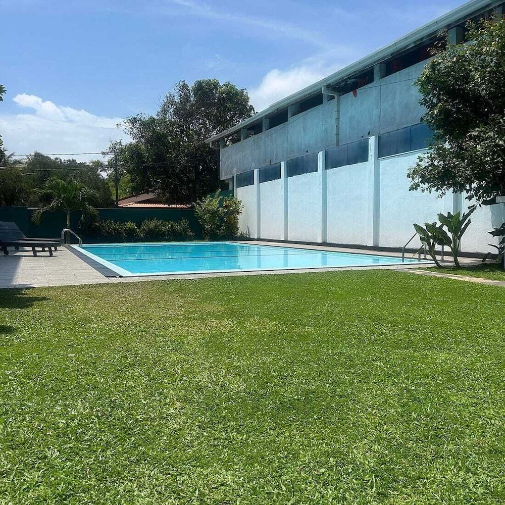 Blue Spring Hotel 3 estrellas en Wadduwa