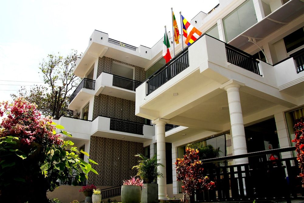 Queens Beach Hotel -1 estrellas en Tangalle