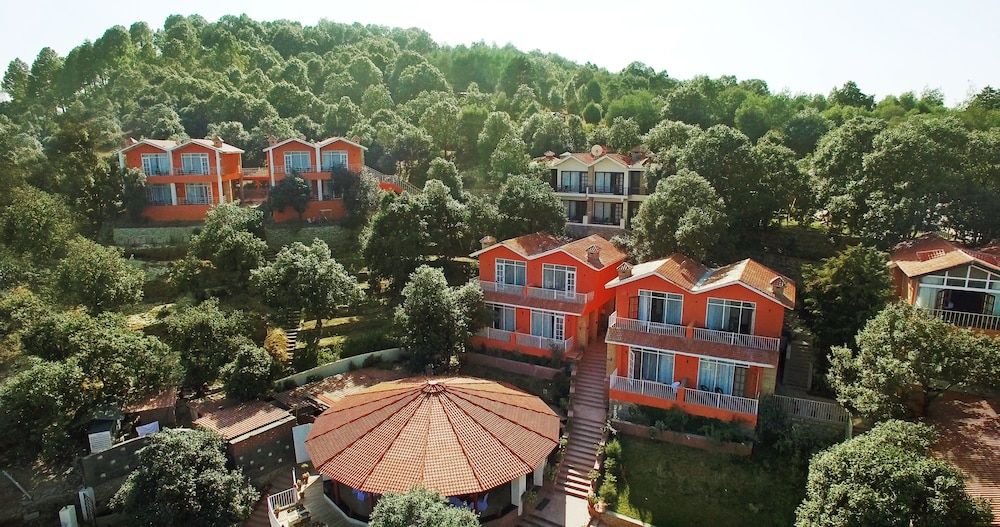 Essence of Nature Resort N Spa 4 estrelas em Rānīkhet