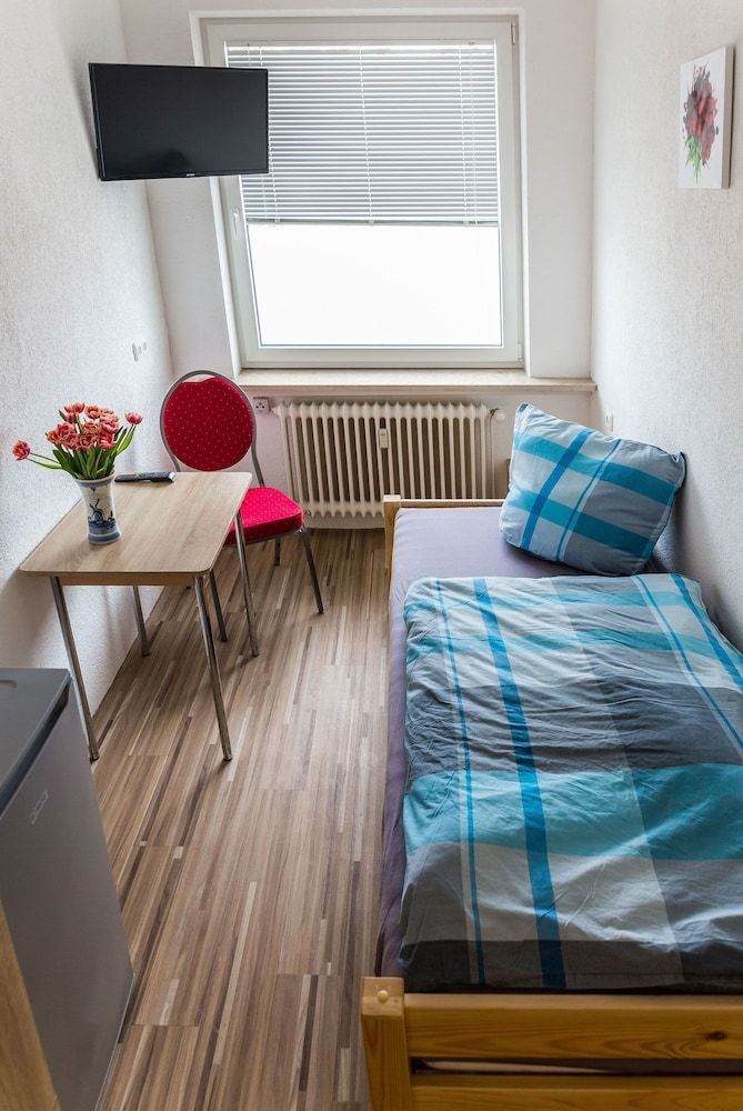 BHQ - BoardingHouse Quickborn - Hostel 3