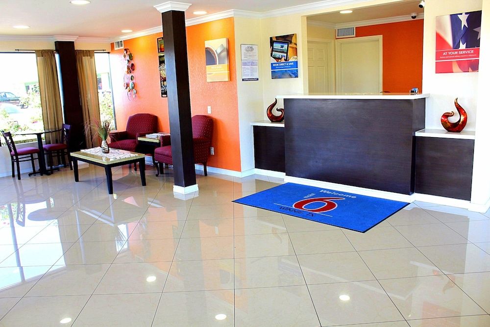 Motel 6 Winnie, TX 3