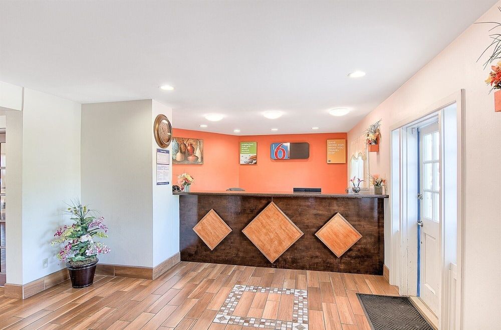 Motel 6 Harrisonburg, VA - South 3