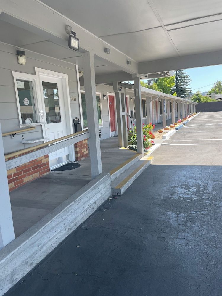 Lark Motel -1 étoiles à Willits