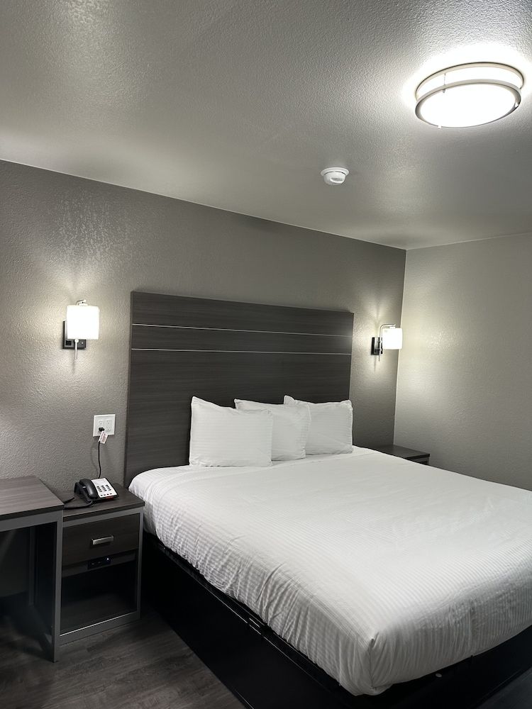 Sleepy Traveler Motel 3