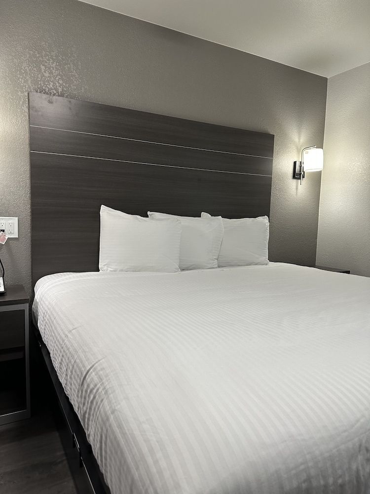 Sleepy Traveler Motel 2