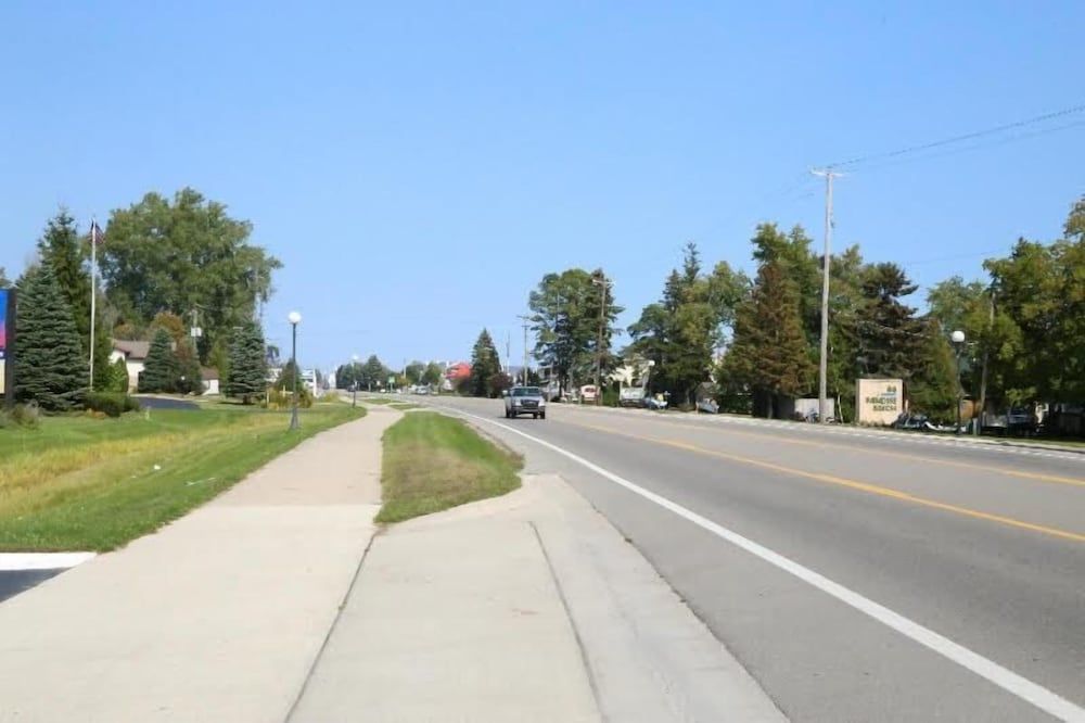 Crows Nest Inn Tawas 2