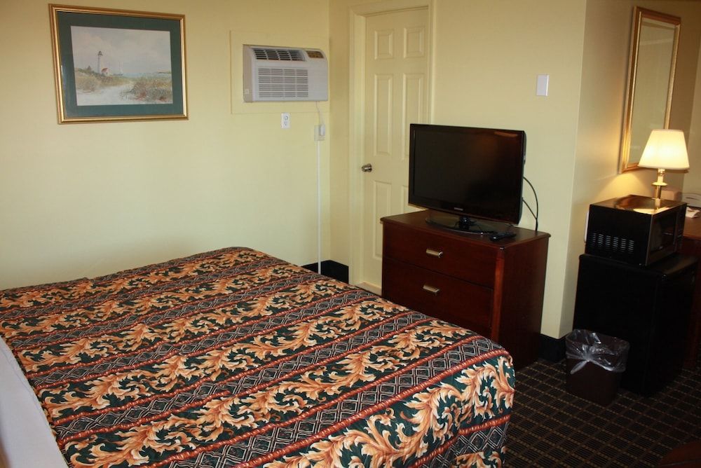 Crows Nest Inn Tawas 3