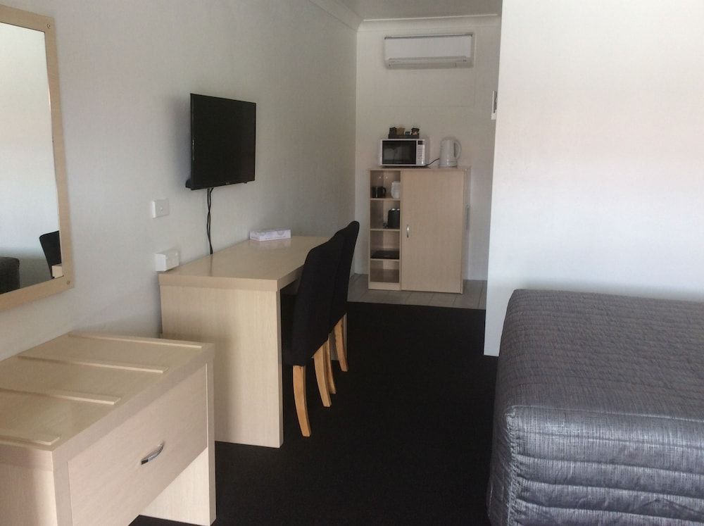 Cherry Blossom Motel 2