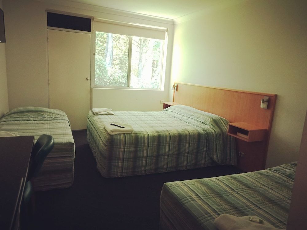 Bull 'n' Bush Hotel Motel 2