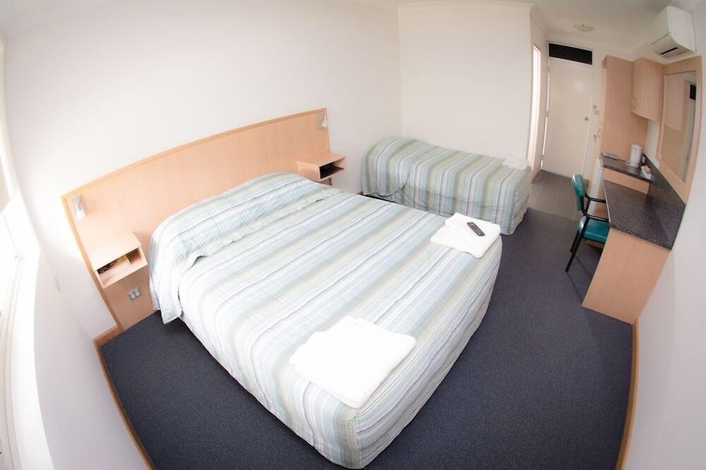 Bull 'n' Bush Hotel Motel 3