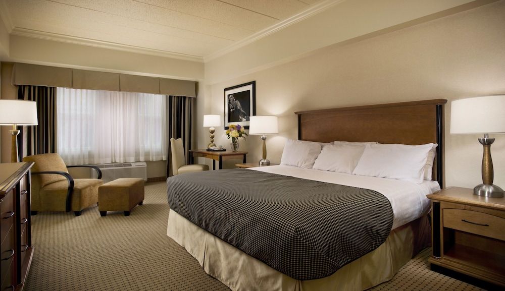 Hollywood Casino & Hotel 3