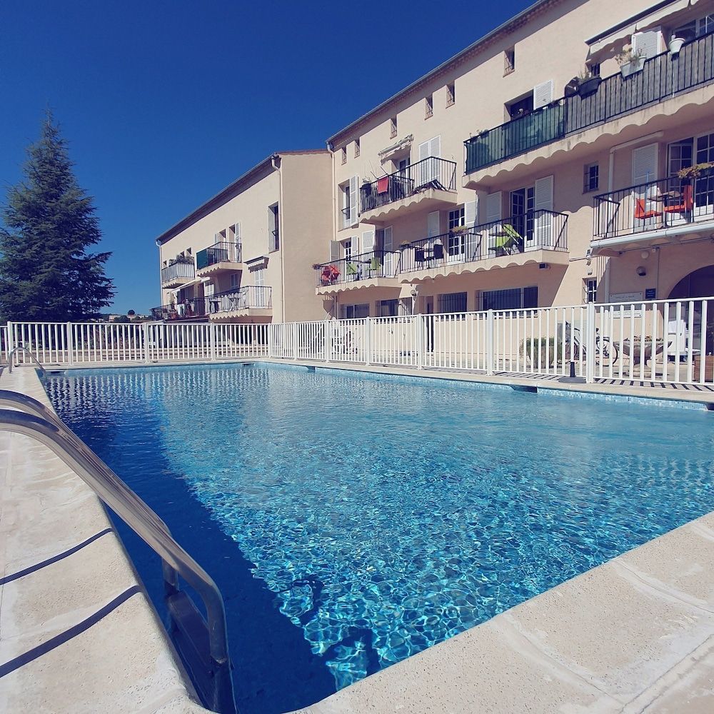 Hôtel de la Poste 2 estrelas em Peymeinade