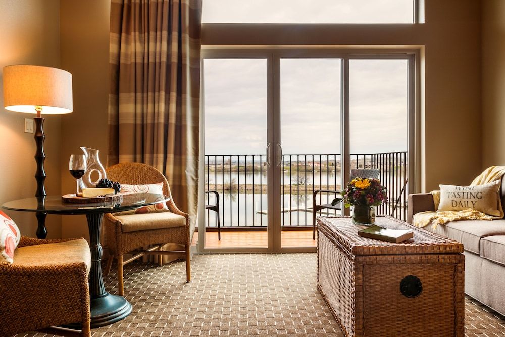 The Lodge at Columbia Point 2