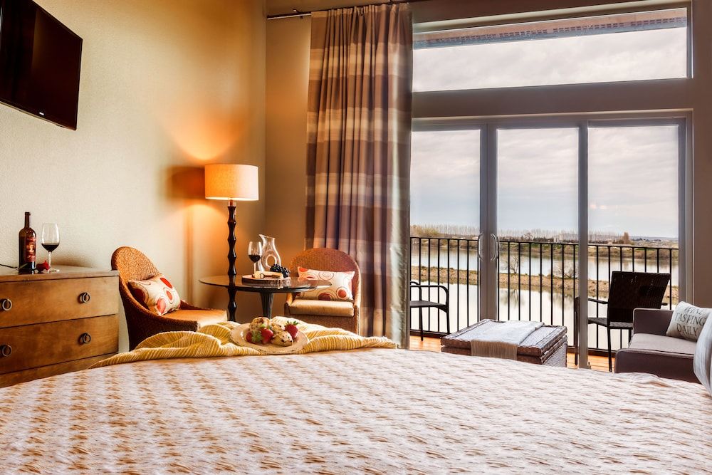 The Lodge at Columbia Point 3