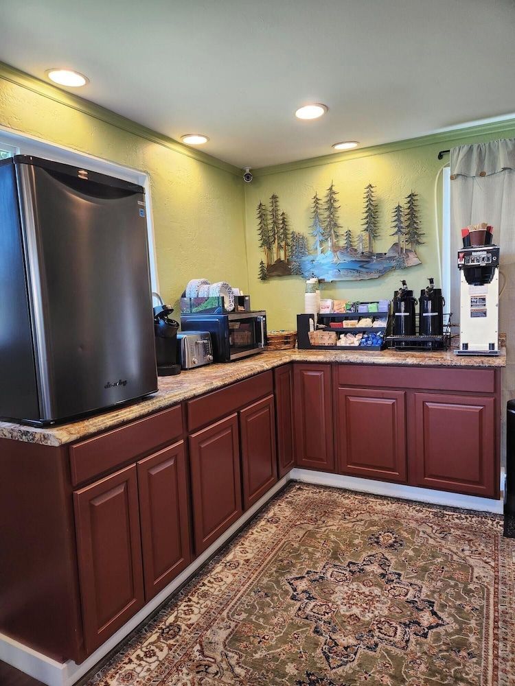 Village Inn Springfield 3