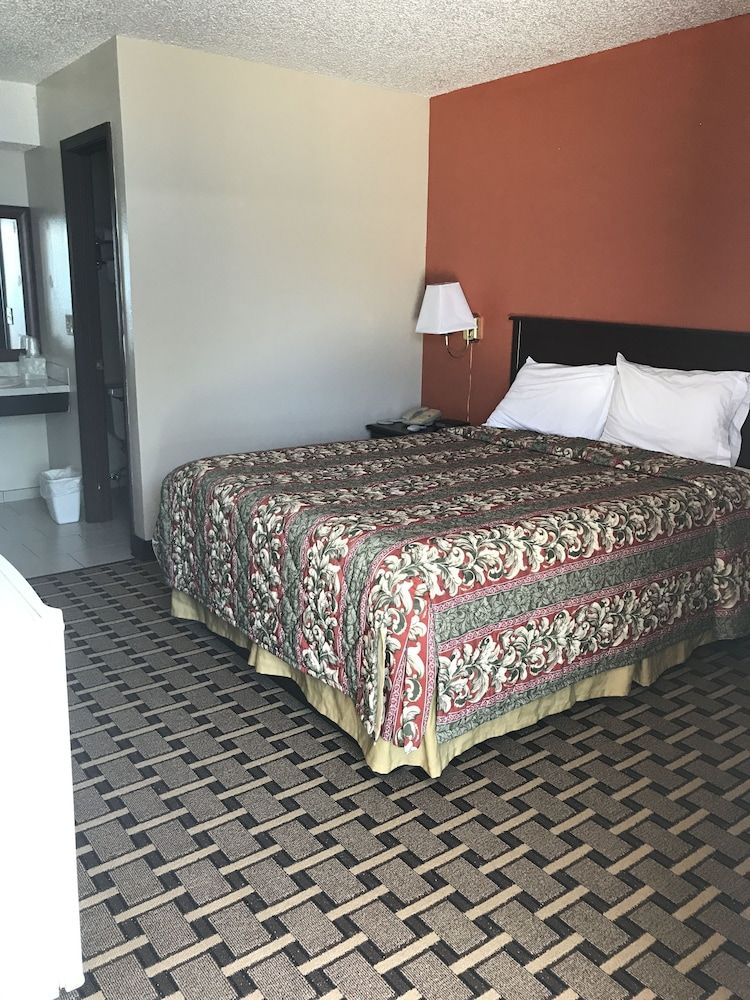 Relax Inn Henryetta 3