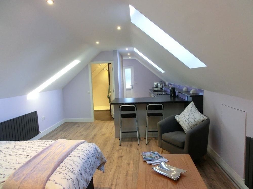 The Hollies On The Wall 2