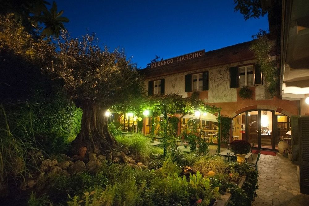 Felicin - Albergo Giardino Dimora Storica 4 estrelas em Monforte dʼAlba