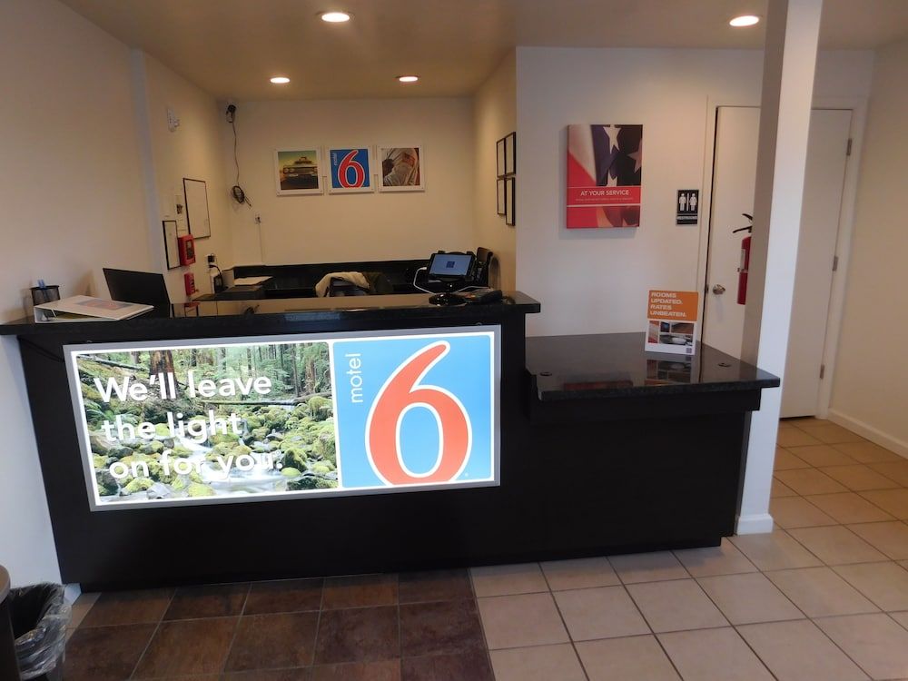 Motel 6 Burlington, WA 3