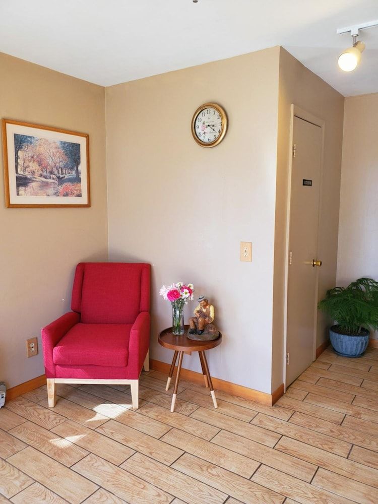 Budget Inn Express 2