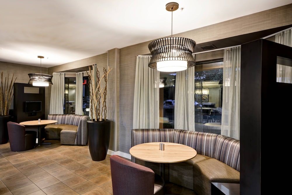 Courtyard by Marriott Dalton 3