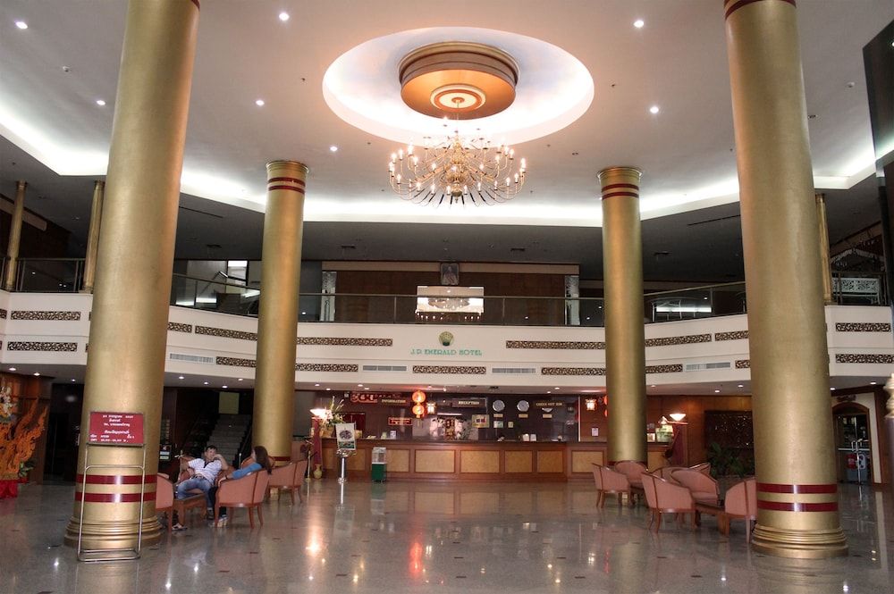 JP Emerald Hotel -1 estrellas en Yasothon