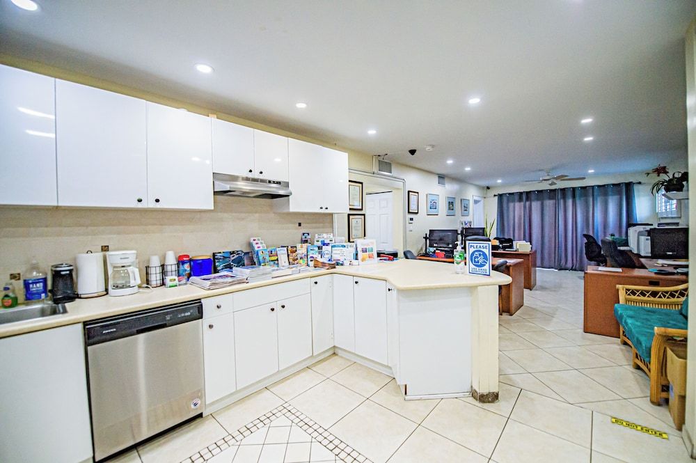 Seven Mile Beach Resort & Club 3